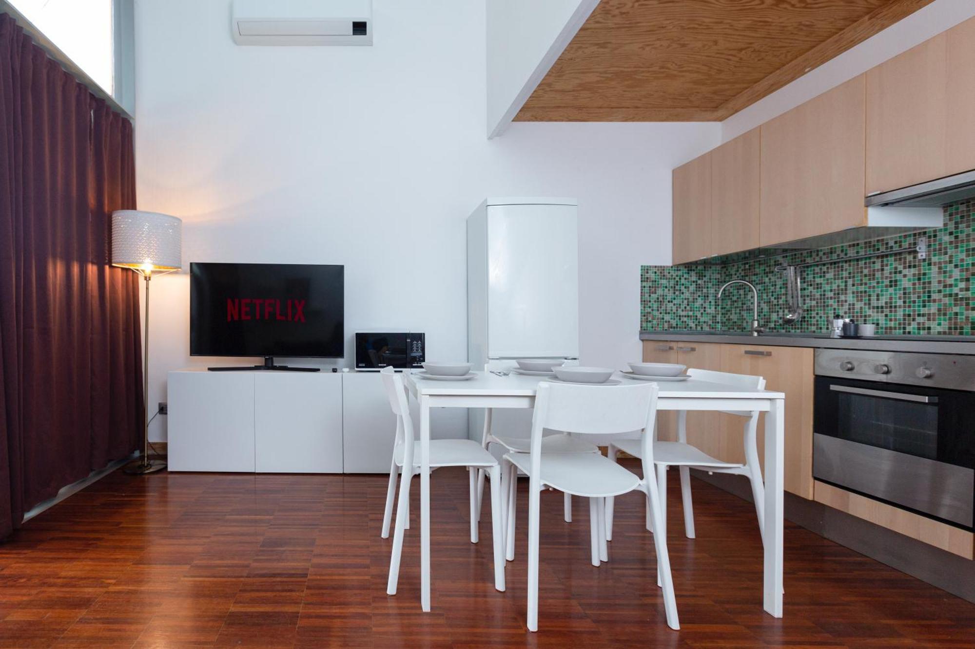 White And Brown Exclusive Loft With Terrace - Free Parking - M2 Station Milan