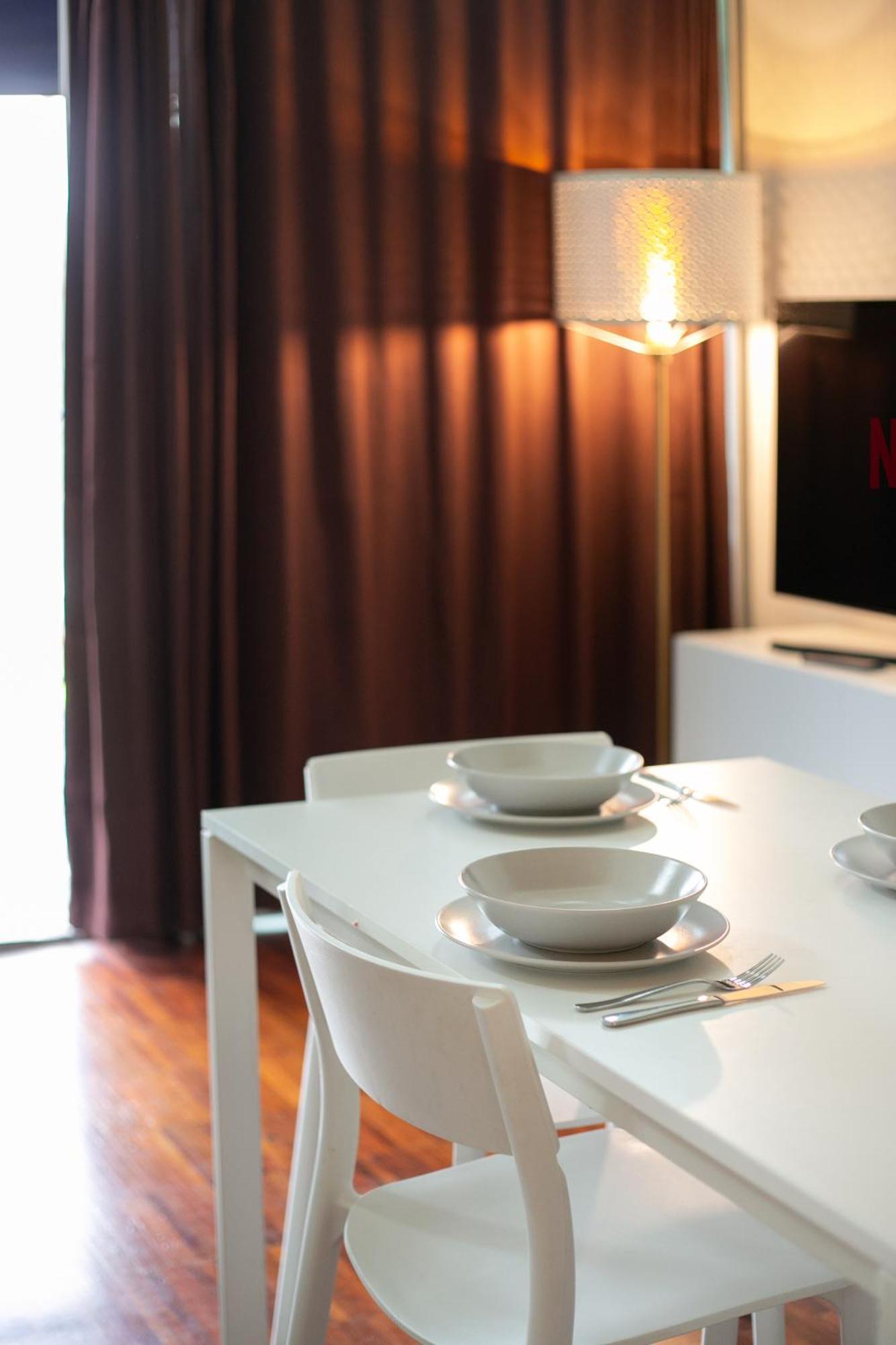 Apartment White And Brown Exclusive Loft With Terrace - Free Parking - M2 Station *